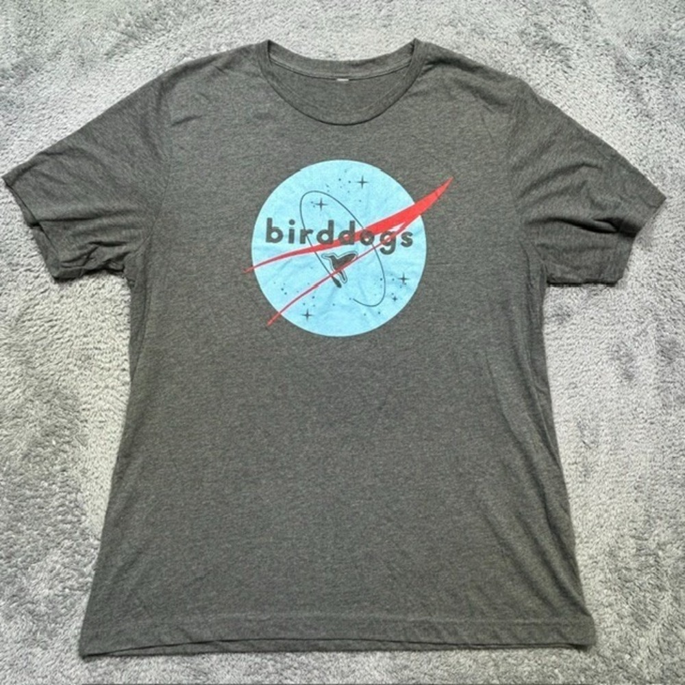 Birddogs Graphic T-shirt Mens XL Gray Short Sleeve Logo Stars Animal Crew EUC